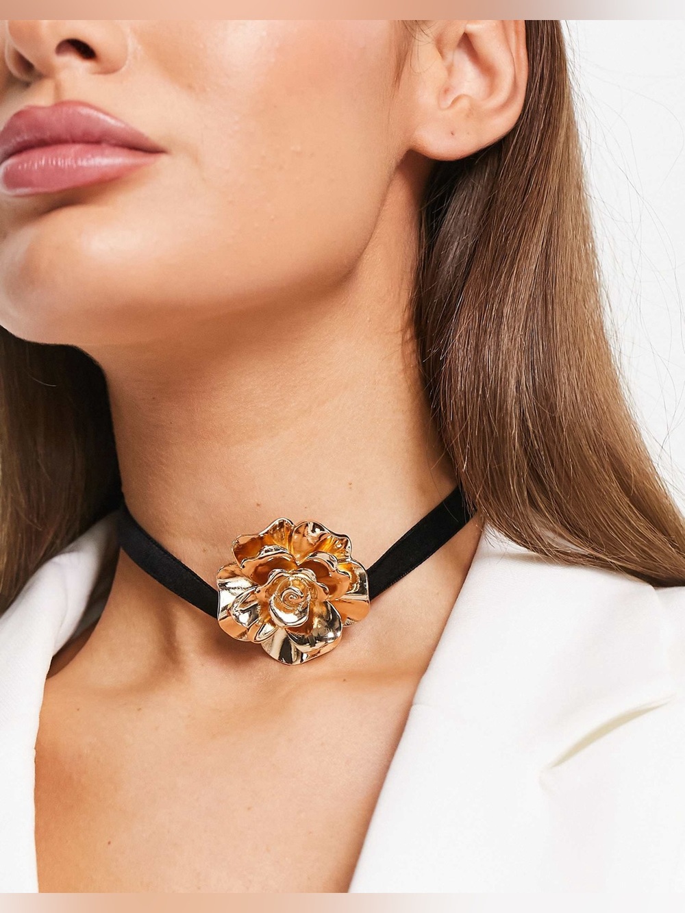 Choker necklace with gold rose design in black velvet